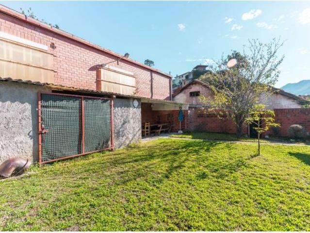 CASAS, NAVE Y FINCAS EN VENTA EN CABORANA ALLER