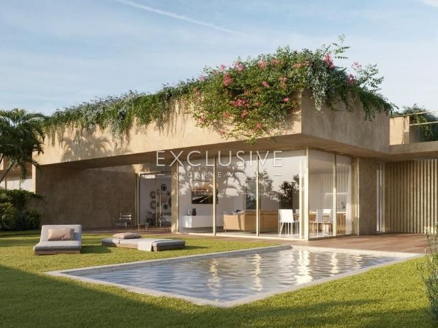 Casas novas, de um só piso, com piscina e jardim, à venda na. 193m² Luz