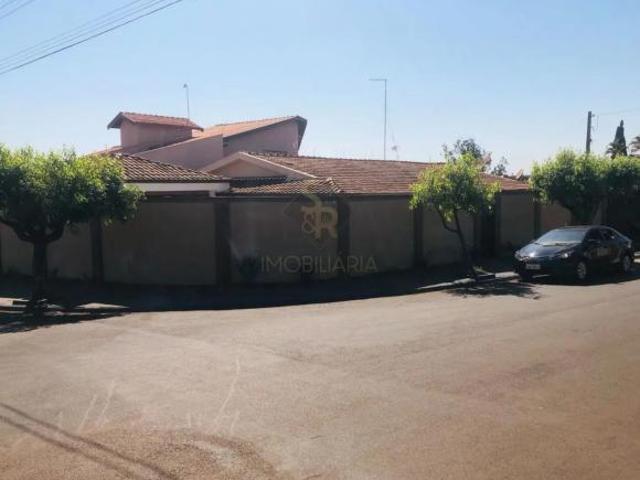 Casas Residenciais Padrão em Serrana