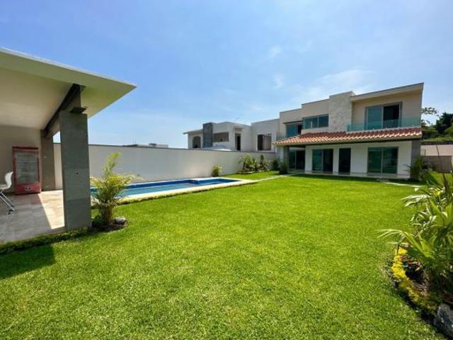 Casas residenciales con alberca y jardín privados en Cuernavaca