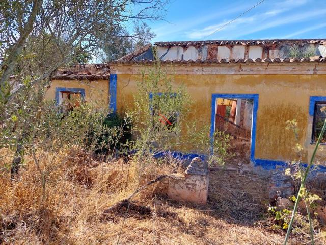 Terreno com Ruínas Oportunidade em Silves perto da barragem do Arade