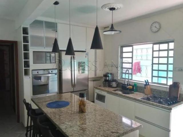 Casa/sobrado à venda de 130m² | 03 dormitórios, sendo 01 suíte e 02 vagas de garagem | Jardim das In