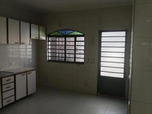 Casa/Sobrado com Edícula Residencial No bairro Bosque dos Eucaliptos 6 Dormitórios 200m²