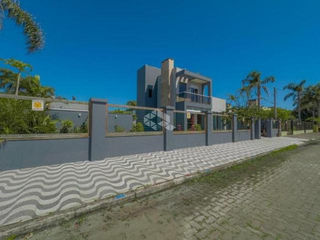 Casa/Sobrado em Atlântida com 3 dormitórios 2 suítes 3 vagas e piscina