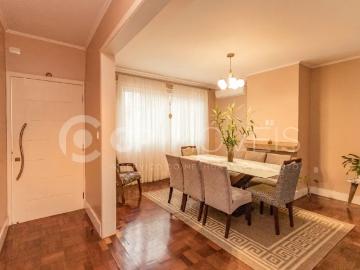 Casa/Sobrado em Porto Alegre, no bairro Jardim Floresta, à venda