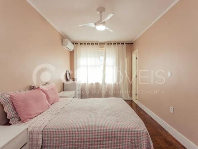 Casa/Sobrado em Porto Alegre, no bairro Jardim Floresta, à venda
