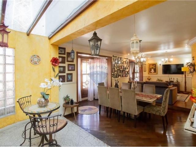 Casarão Alto Padrão no Jardim Maia: 3 Suítes c/ Hidro, Closet, Piscina, Sótão, 5 vagas