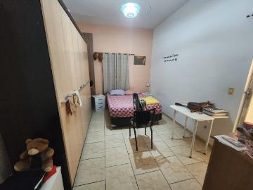 Casarão amplo com casa anexa nos fundos 4 quartos total pertinho da Dutra