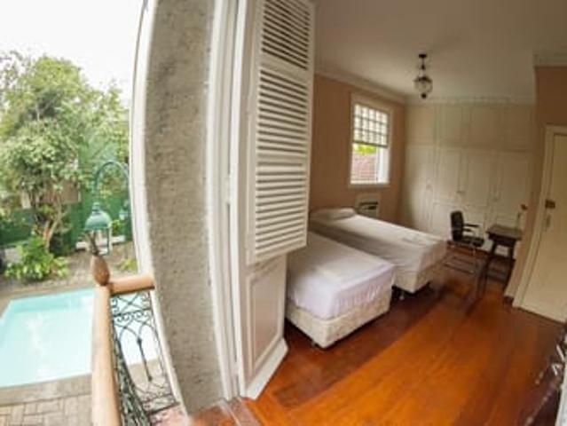 Casarão em Laranjeiras quartos individuais