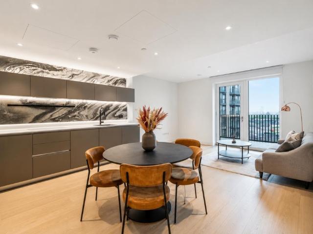 Cascade Way London W12 1 bed apartment to rent £3,141 pcm £725 pw