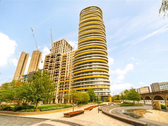 Cascade Way, London, W12 2 bed apartment to rent £4,100 pcm £946 pw