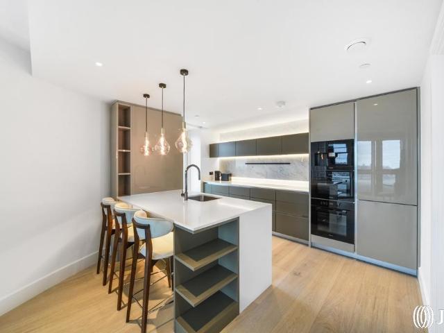 Cascade Way London W12 3 bed flat to rent £9,100 pcm £2,100 pw