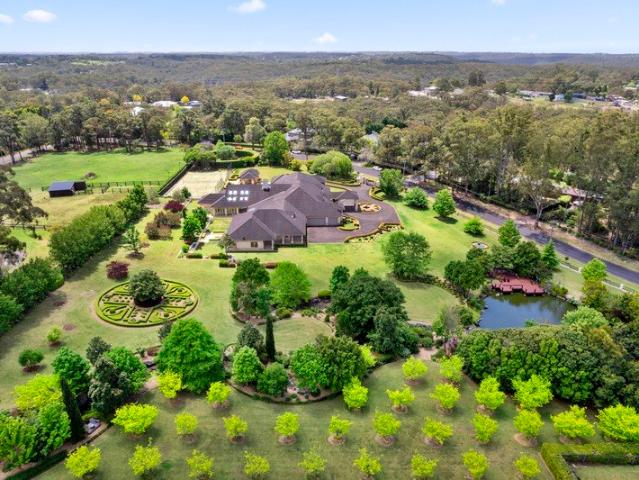 CASCADES THE BEST ACREAGE LIFESTYLE ESTATE IN THE BLUE RIBBON LOCATION OF DURAL