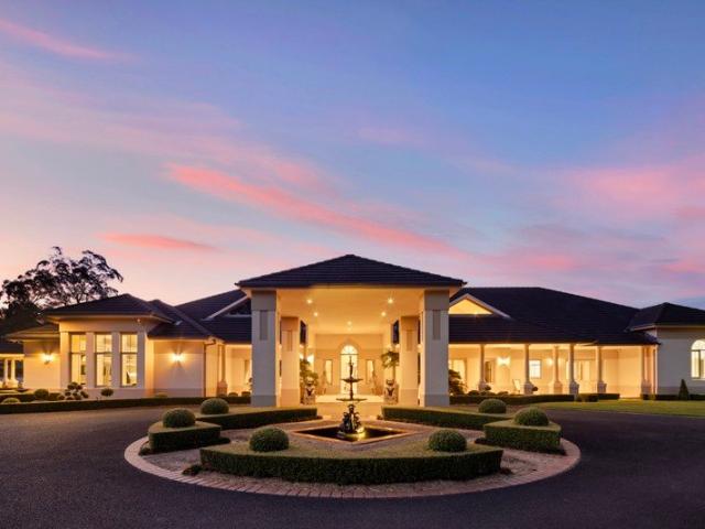 CASCADES THE BEST ACREAGE LIFESTYLE ESTATE IN THE BLUE RIBBON LOCATION OF DURAL