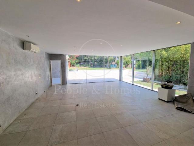 Cascais Quinta da Marinha. Moradia com 4 suites e piscina aquecida