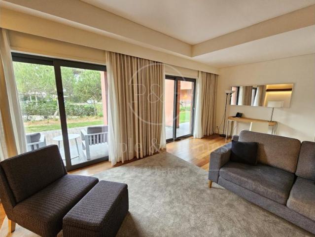Cascais. Quinta da Marinha. T3. jardim privativo 300m2. Tudo incluído