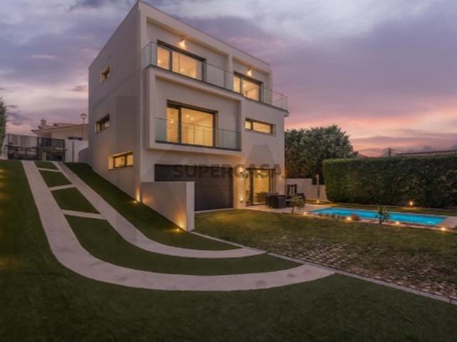 Cascais, São Domingos de Rana Moradia T3+1 com piscina, garagem e vista mar