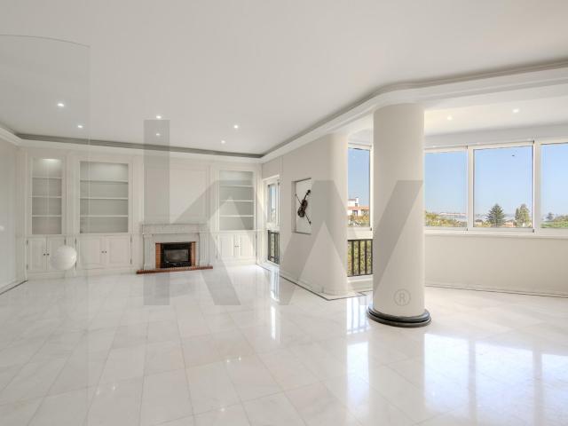 Cascais 3 bedroom apartment, renovated, for rent, top floor, panoramic views of Cascais and the sea