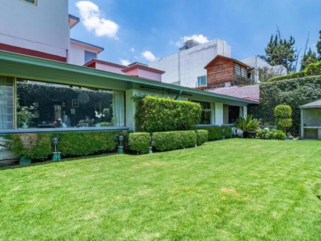 CasCasa en venta en Jardines del Pedregal | Amplio terreno y gran potenciala
