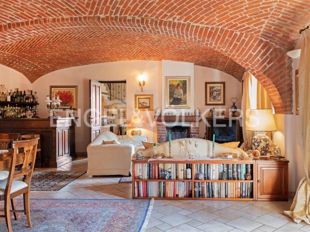 Cascina ristrutturata immersa nella campagna alle porte di T. 510m² Rivarolo Canavese
