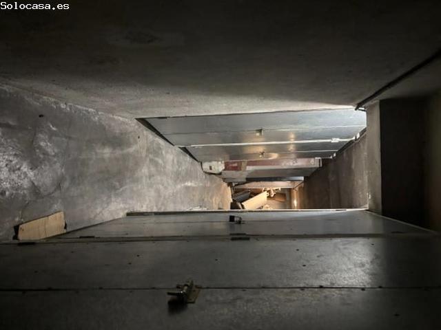 Casco Historico. Piso con 160 m2, con 4 dormitorios con balcones a la calle, y 2 baños. Garaje. Tras