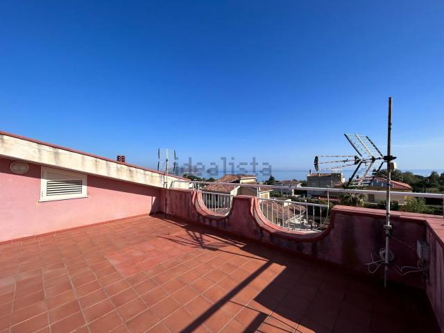 Case e ville in affitto di 400 m² in Via Chiesazza Sperone