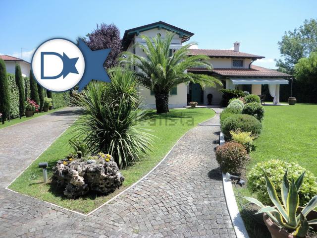 Case e ville in affitto di 427 m² in Via Spitzer, 2