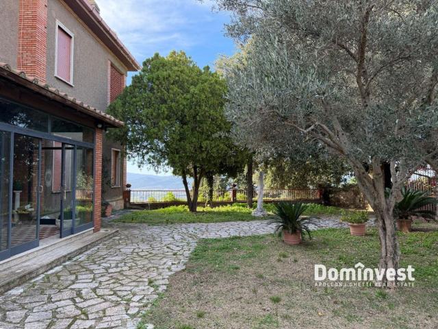 Case e ville in affitto di 450 m² in Via Circonvallazione