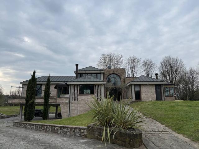 Case e ville in affitto di 450 m² in Via Bassetta, 3