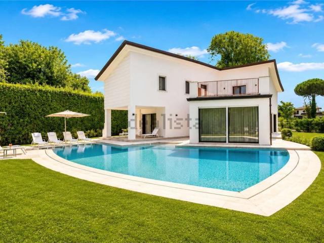 Case e ville in affitto di 450 m² in Via Gorizia