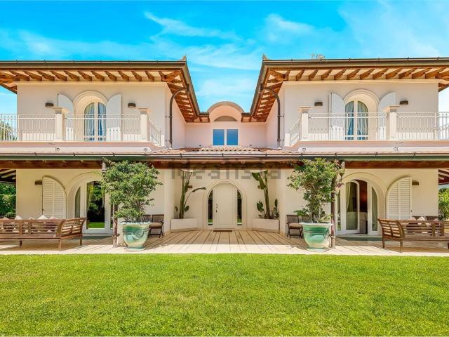 Case e ville in affitto di 450 m² in Via Firenze