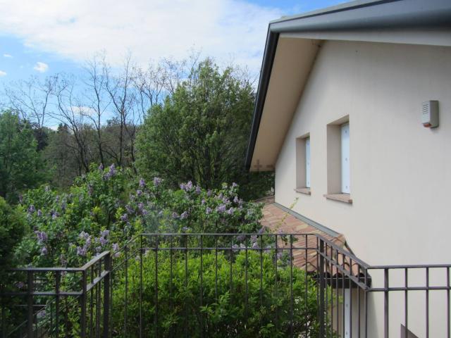 Case e ville in affitto di 450 m² in Via Montello