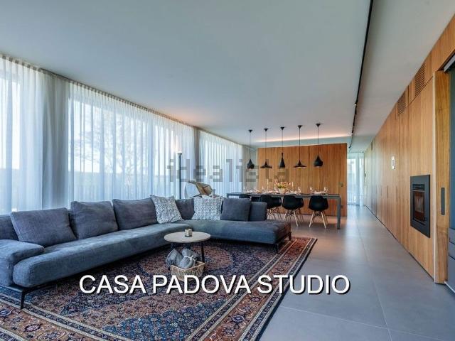 Case e ville in affitto di 450 m² in Via Roma