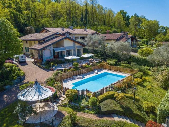 Case e ville in affitto di 453 m² in Via Cadorna