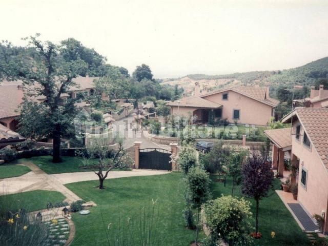 Case e ville in affitto di 470 m² in Largo Fontana Mancina