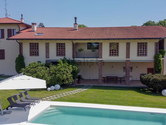 Case e ville in affitto di 485 m² in Via Cascina Mirabello