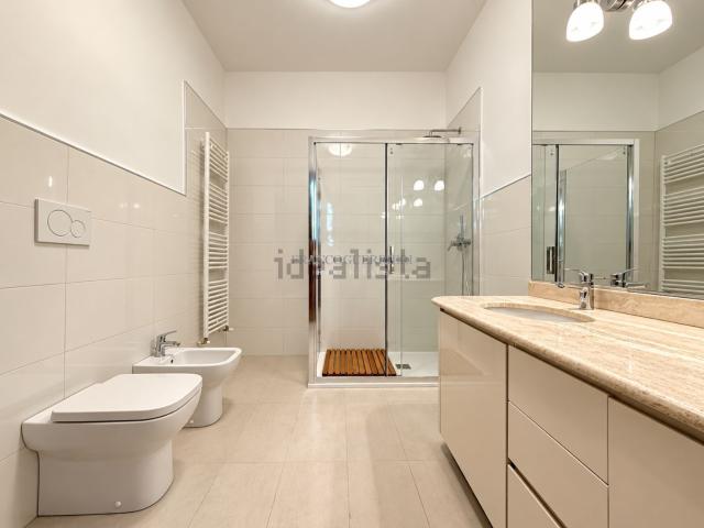 Case e ville in affitto di 495 m² in Via Volta