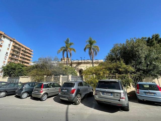 Case e ville in affitto di 500 m² in Via nuova villa virginia