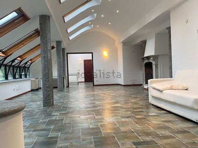 Case e ville in affitto di 550 m² in Via Montello