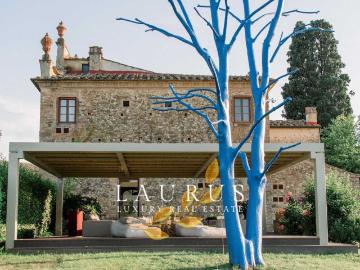Case e ville in affitto di 550 m² in Strada palazzuolo