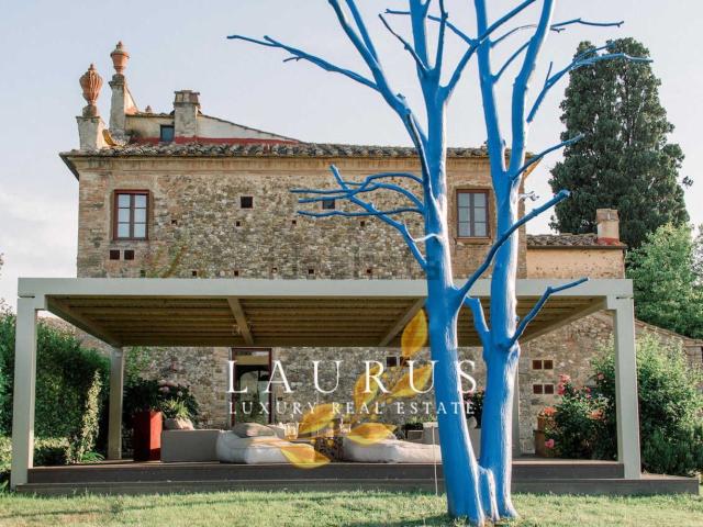 Case e ville in affitto di 550 m² in Strada palazzuolo