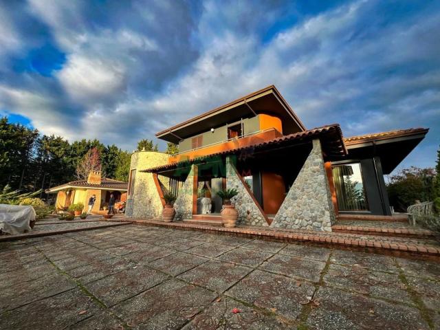 Case e ville in affitto di 550 m² in Strada Provinciale 57