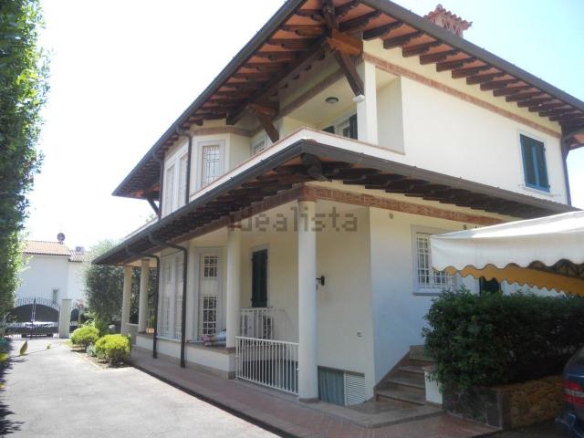 Case e ville in affitto di 560 m²