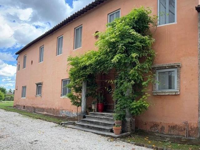 Case e ville in affitto di 600 m² in Via Appia Antica