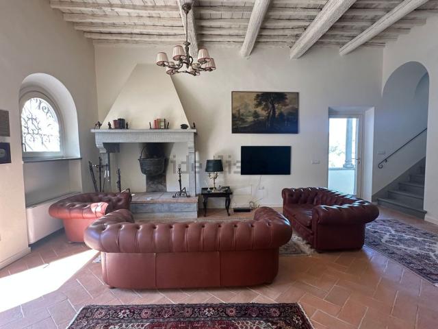 Case e ville in affitto di 600 m² in Via Roma