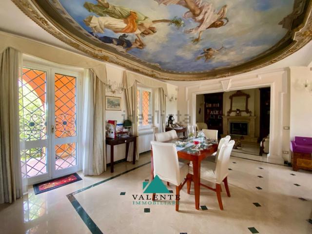 Case e ville in affitto di 600 m² in Via Tende