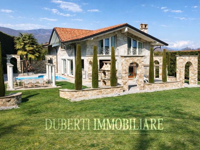 Case e ville in affitto di 618 m² in Via Arturo Toscanini