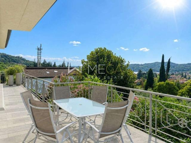 Case e ville in affitto di 626 m² in Viale Brescia