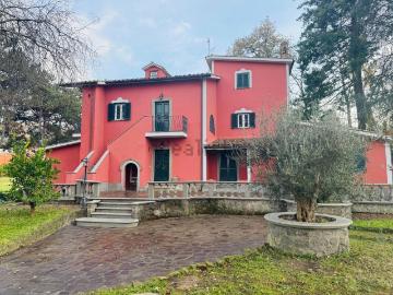 Case e ville in affitto di 664 m² in Via Spinabella, 3