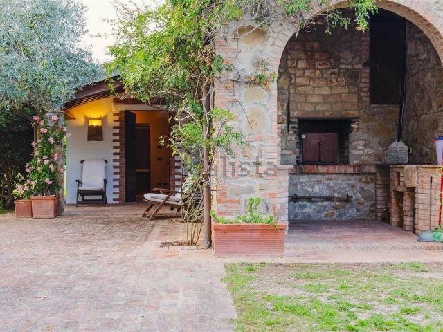 Case e ville in affitto di 670 m² in Località Badiola